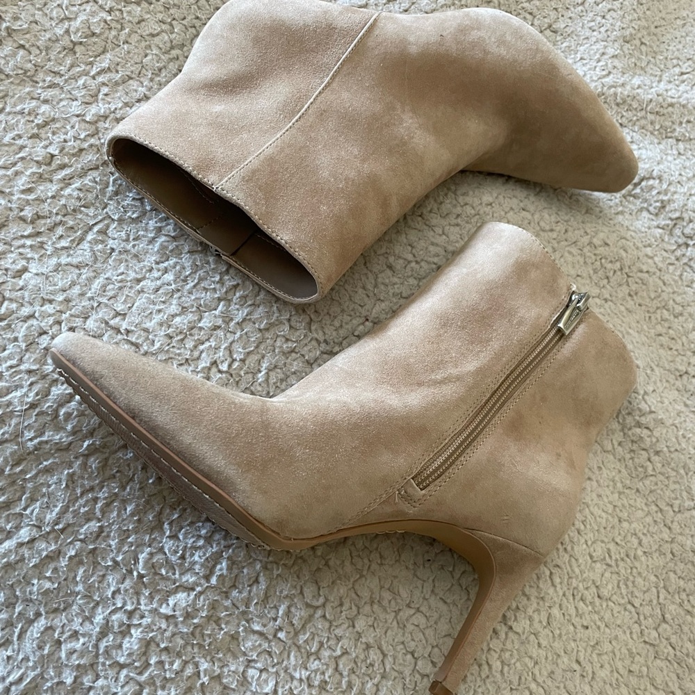 Vince Camuto suede booties size 7